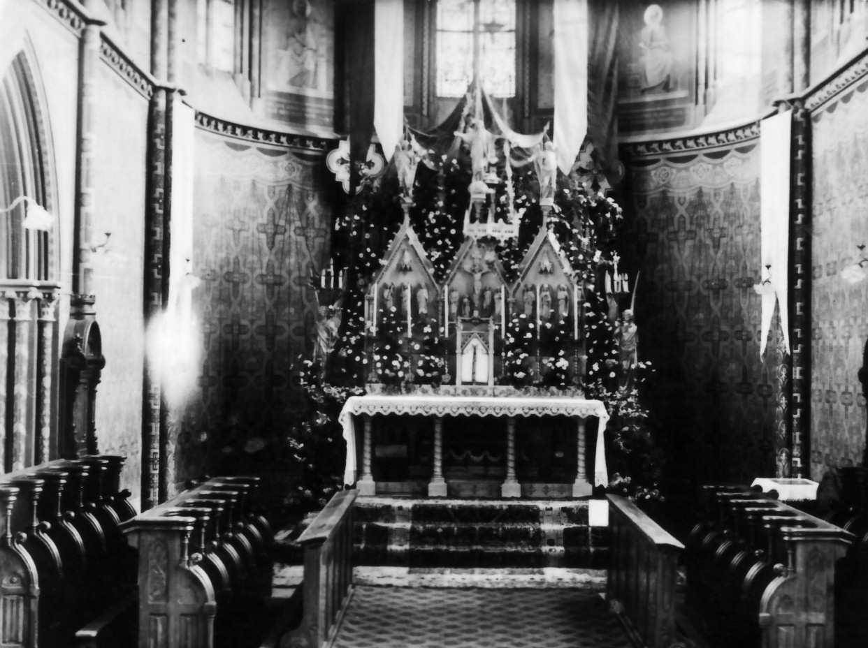 Le matre-autel de la chapelle