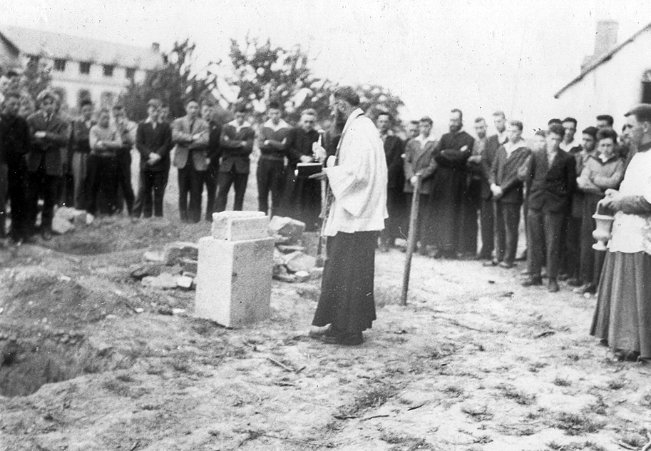 Bénédiction de la première pierre Bénédiction de la première pierre