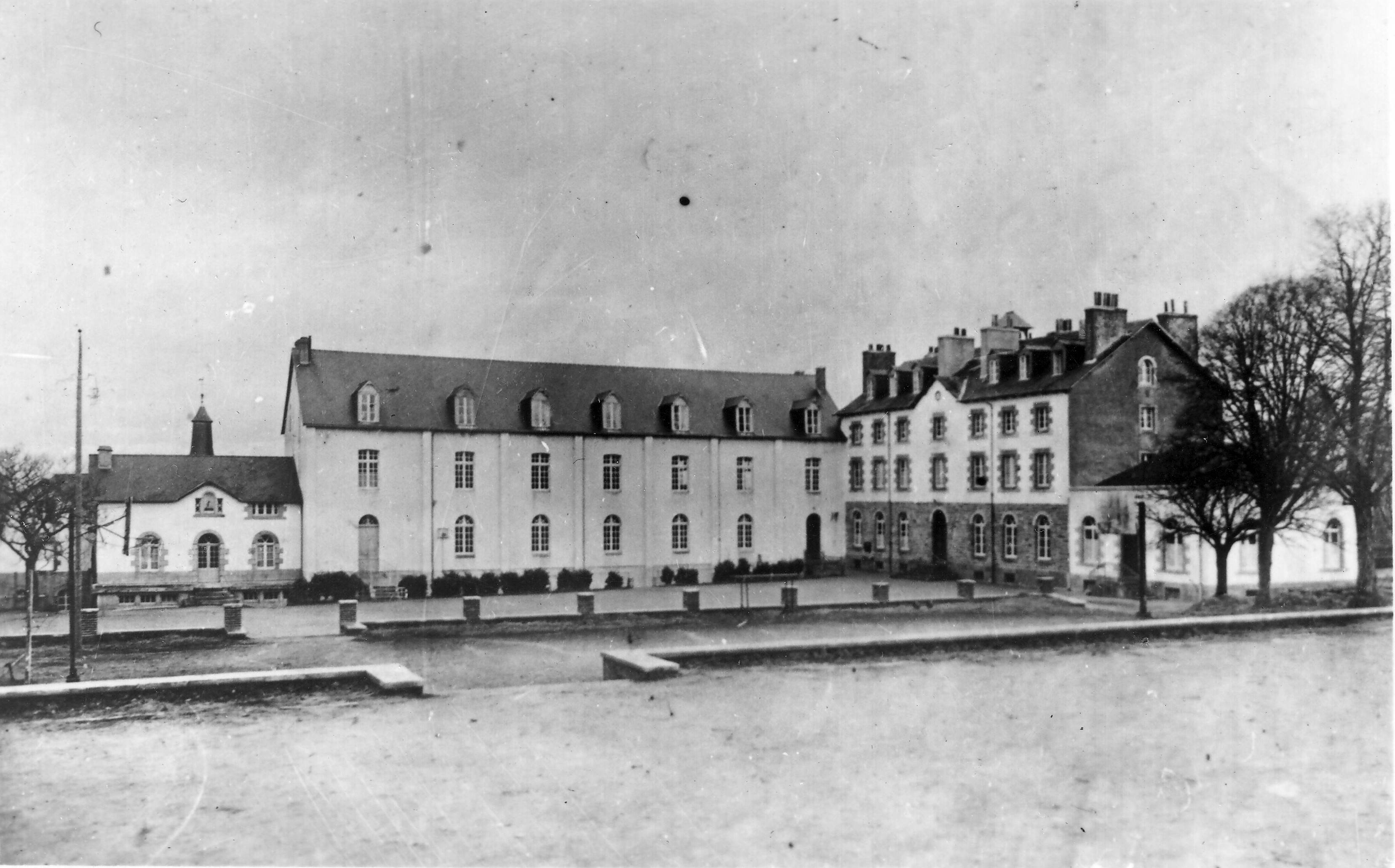 Une autre vue de la cour, en 1948